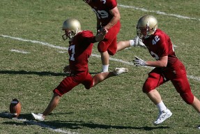 开云平台-_爵士音律和谐，主场高奏凯歌_，爵士乐即兴演唱