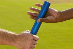 青训人才是否过早参与商业比赛影响成长，青训需要什么资格