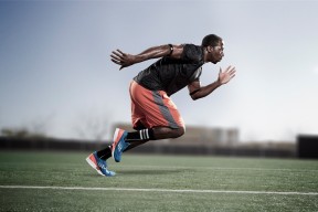 球场风采：运动员的场上风格与个人特色，描写球场上运动员风采