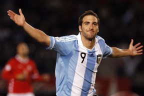 联盟是否应开放球员社群话题引导平台，联盟球星