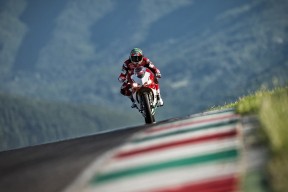 特色篮球运动走近少数民族地区，打造民族体育新名片，民族团结篮球赛标语