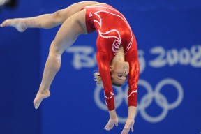 海耶斯：年轻球员为美国女足注入新活力，海耶斯打球视频